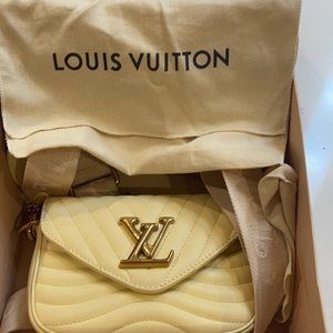 AUTHENTIC Louis Vuitton Calfskin New Wave Multi Pochette!
